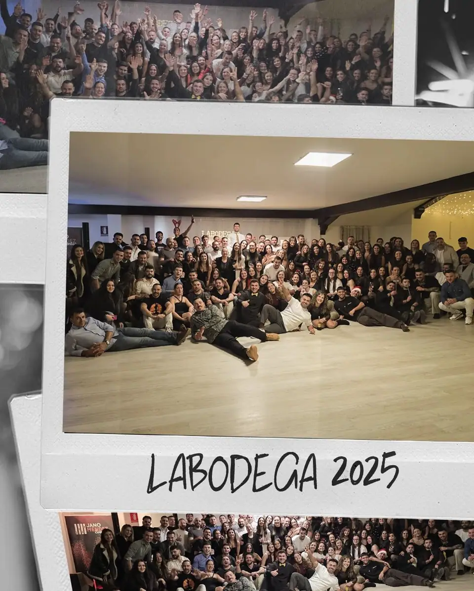 Socios de las tres sedes con la camiseta de CrossFit Labodega